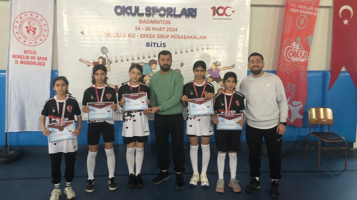 Okul Sporları Badminton Yıldızlar Kız-Erkek Bitlis Grup Müsabakalarında Mardin'i temsil ettik.